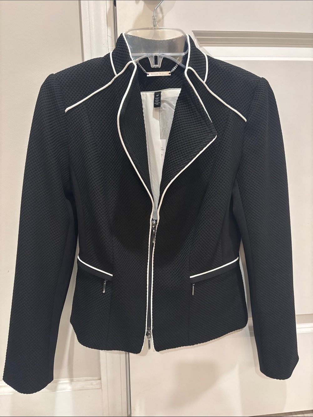 NWT - WHBM Black Textured Zip-Front Women's suit Jacket with White Trim